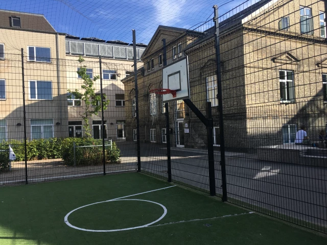 Profile of the basketball court Skolen på Strandboulevarden, København, Denmark