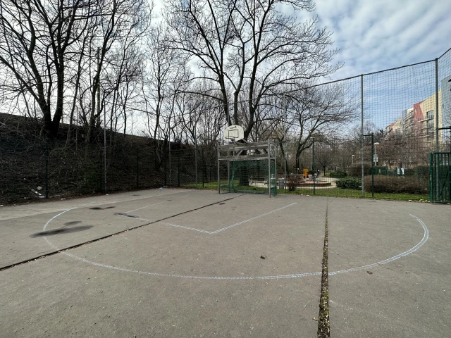 Profile of the basketball court Hamzsabégi út #1, Budapest, Hungary
