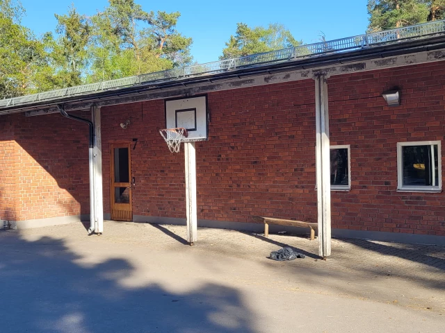 Profile of the basketball court Käppala skola lågkorg, Lidingö, Sweden