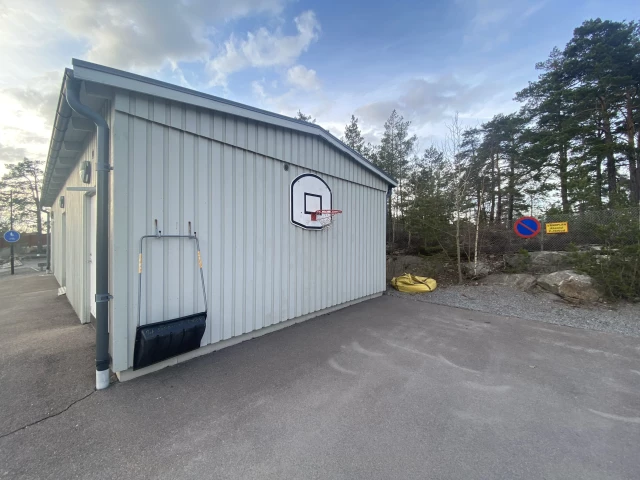 Profile of the basketball court Klyvarevägen, Nacka, Sweden
