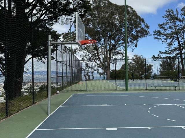 Profile of the basketball court Potrero Hill Recreation Playground, San Francisco, CA, United States