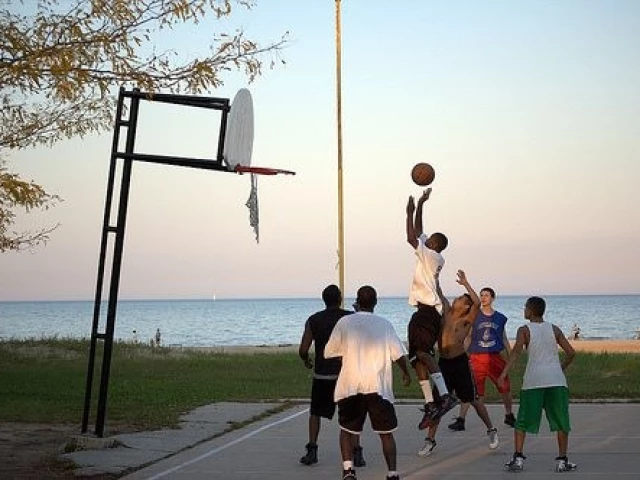 Foster Beach Basketball Court