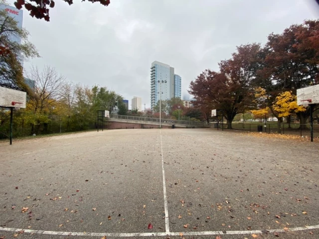 Schuylkill river park basketball court