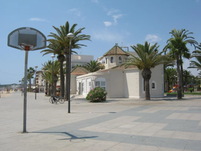 Profile of the basketball court Torredembarra Playa Playground, Torredembarra, Spain