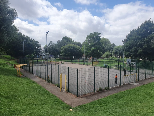 Profile of the basketball court Chelsea Road Park, Bristol, United Kingdom
