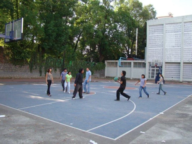 Profile of the basketball court Prepa 6, Ciudad de México, Mexico