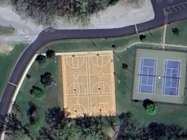 Profile of the basketball court Benton City Park Courts, Benton, IL, United States
