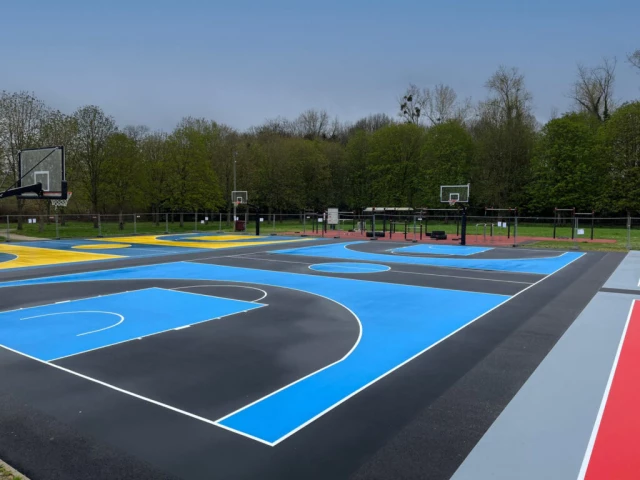 Profile of the basketball court Terrain Basketball, Saint-Thibault-des-Vignes, France