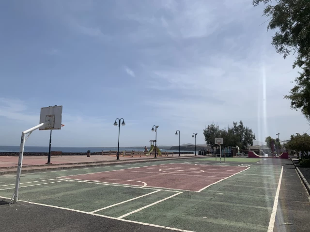 Profile of the basketball court Playa de la garita, Arrieta, Spain