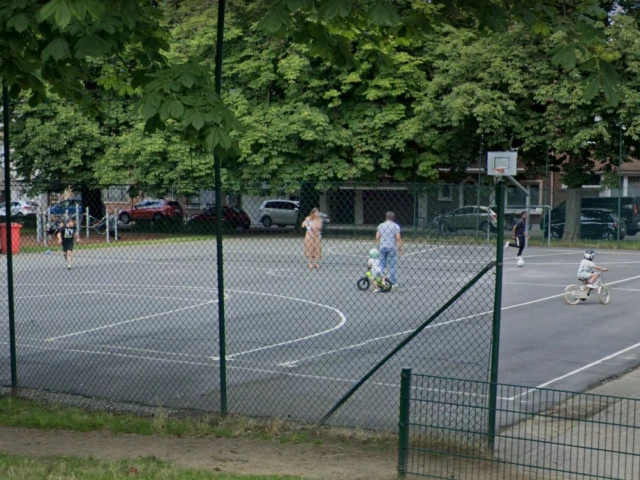 Profile of the basketball court Koningin Elisabethplein, Sint-Niklaas, Belgium