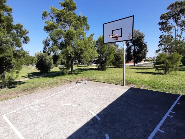Profile of the basketball court Lennon Bvd, Point Cook, Australia