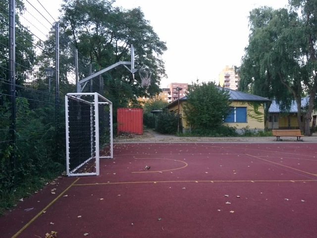 Basket - West side