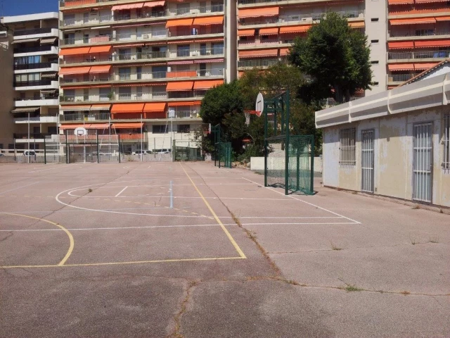 Back courts with restricted access - from East side