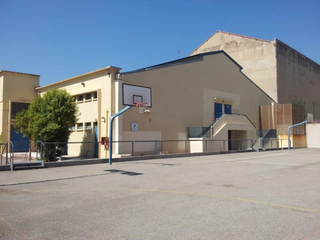Basket of a normal court - East side