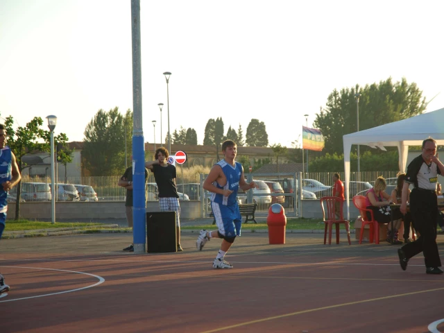 Ball Game in Summer League 2009