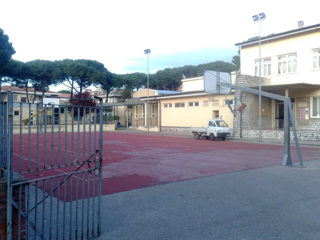 Profile of the basketball court Pascoli School Playground, Pontedera, Italy