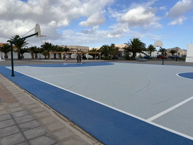 Profile of the basketball court Public Court La Oliva, La Oliva, Spain