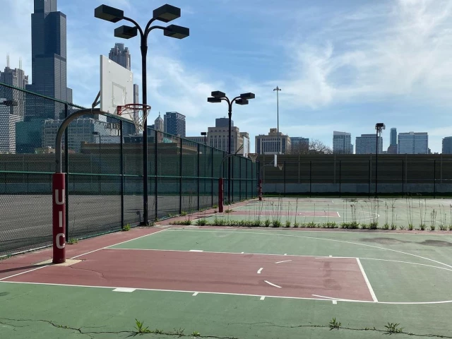 Profile of the basketball court UIC Outdoor Courts, Chicago, IL, United States