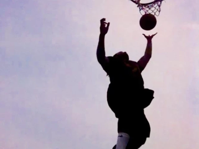 Kev Dunking at The Courts
