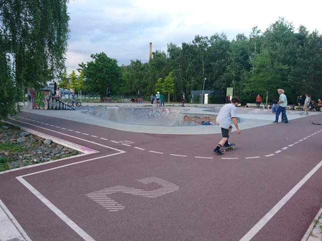 North access through the Park at Gleisdreieck - entrance skatepark