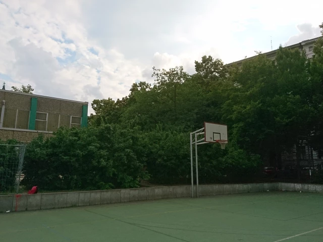 Basket of full court - South West side