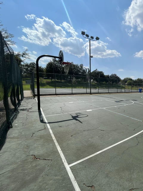 Profile of the basketball court Katherine Fleischer Park, Austin, TX, United States
