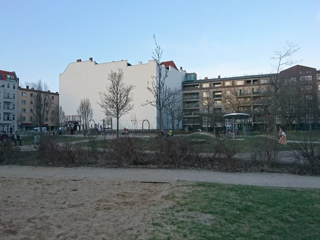 Sprengelpark - view form court