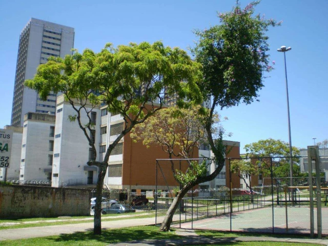 Profile of the basketball court Jardim Ambiental I, Curitiba, Brazil
