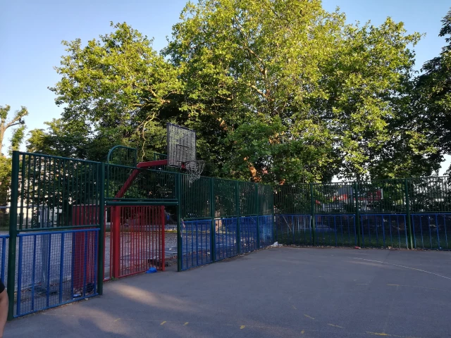 Profile of the basketball court Acton Park, London, United Kingdom