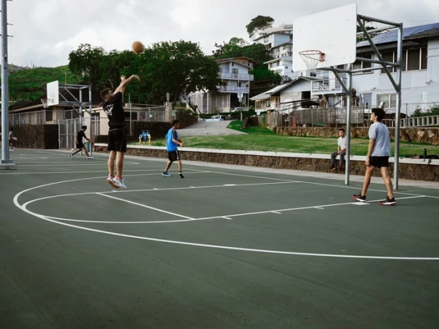 Profile of the basketball court Kanewai Community Park, Honolulu, HI, United States