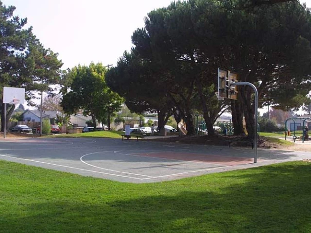 Profile of the basketball court Garfield Park, Santa Cruz, CA, United States