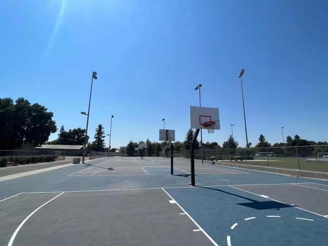 Profile of the basketball court Dairy Courts, Davis, CA, United States