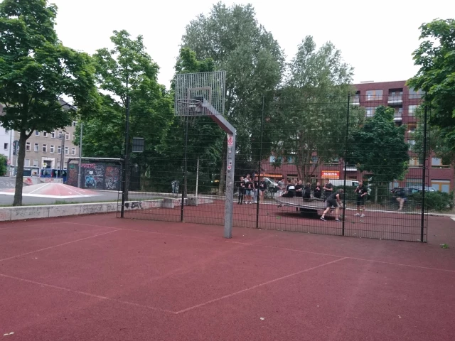 Basket - East side