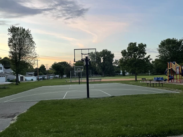 Profile of the basketball court Birchwood Park, St. Louis Park, MN, United States