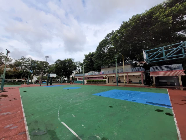 Profile of the basketball court Fa Hui Park Playground, Hong Kong, Hong Kong