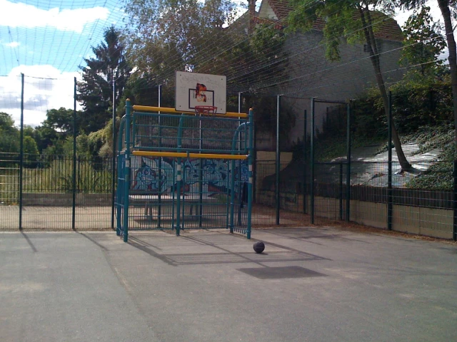 Profile of the basketball court La cage -Flachat, Asnières-sur-Seine, France