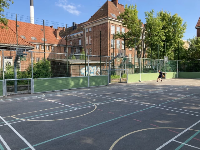 Profile of the basketball court Skolen på La Cours Vej, Frederiksberg, Denmark