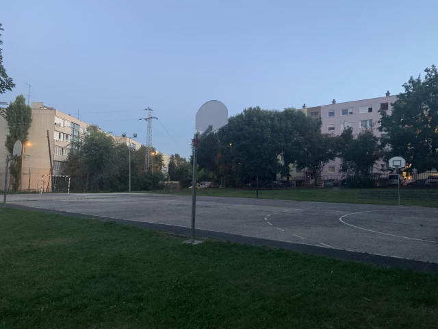 Profile of the basketball court Barcsay Iskola Sportpálya, Szentendre, Hungary