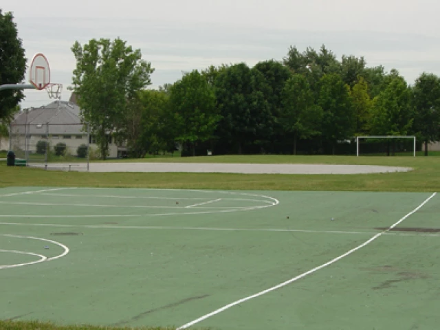 The two basketball courts in Brentwood Park