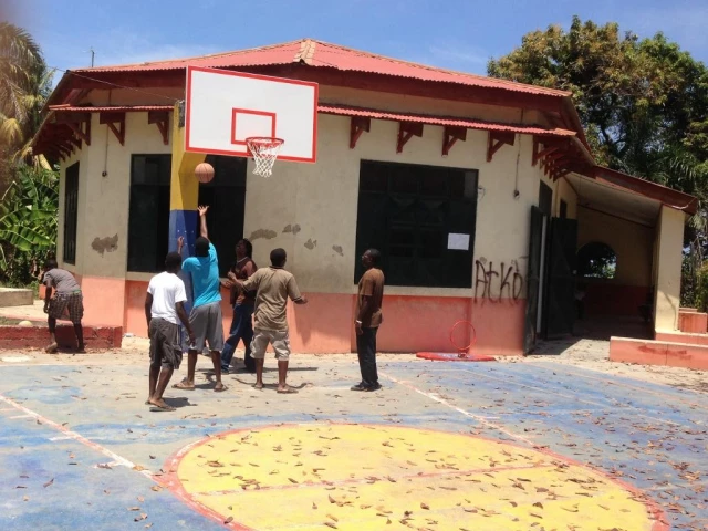Profile of the basketball court Rue E. Roumer, Jeremie, Haiti