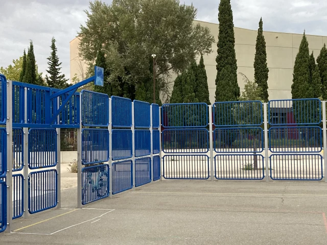Profile of the basketball court Rue Paul Achard, Avignon, France
