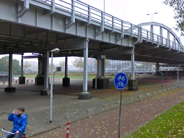 Profile of the basketball court Veldje onder Stadionviaduct, Rotterdam, Netherlands