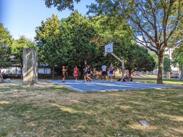 Profile of the basketball court Parque Infantil do Jardim Paulo Vallada, Porto, Portugal
