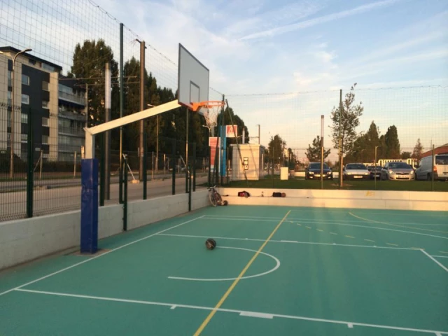 Profile of the basketball court Skatepark de Velizy-Villacoublay, Vélizy-Villacoublay, France