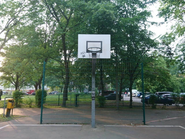 Basket - north-east side