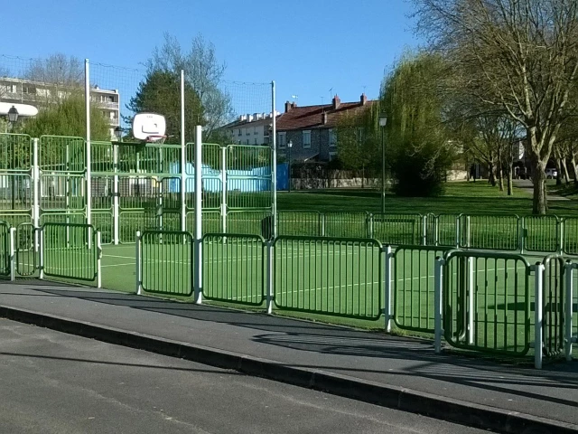 Profile of the basketball court Collège Le Saussay, Ballancourt-sur-Essonne, France