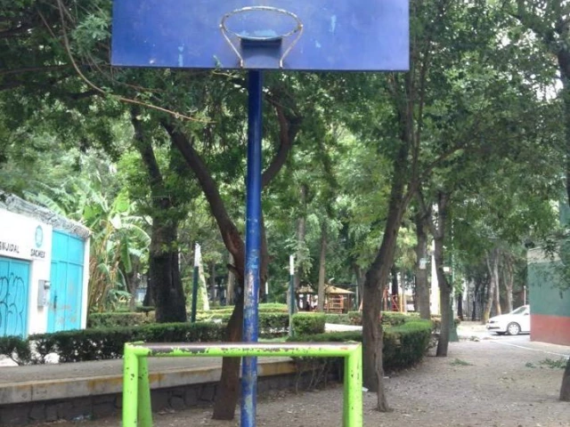 Profile of the basketball court Parque Manuel Gamio, Ciudad de México, Mexico