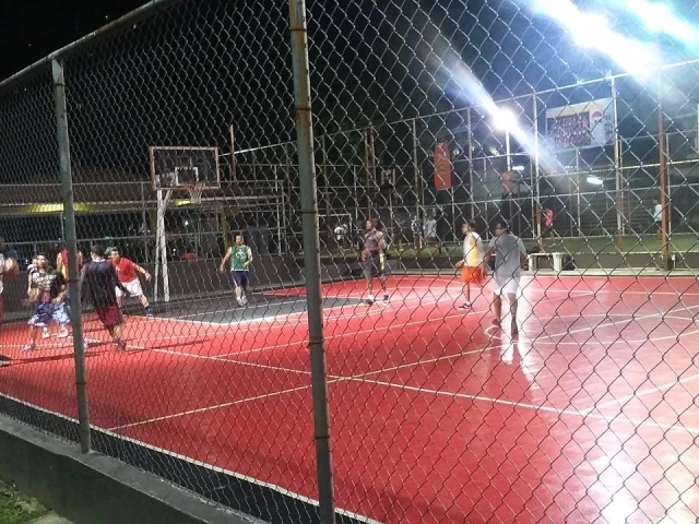 Profile of the basketball court Parque Andrés Bello, Panamá City, Panama
