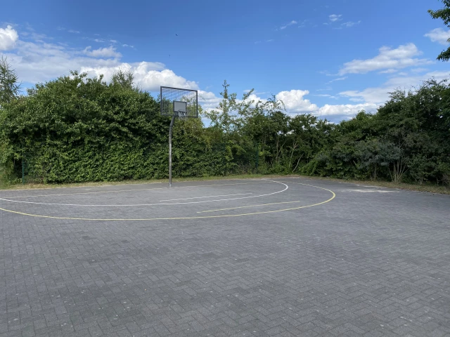 Profile of the basketball court Am Darwinbogen, Königs Wusterhausen, Germany
