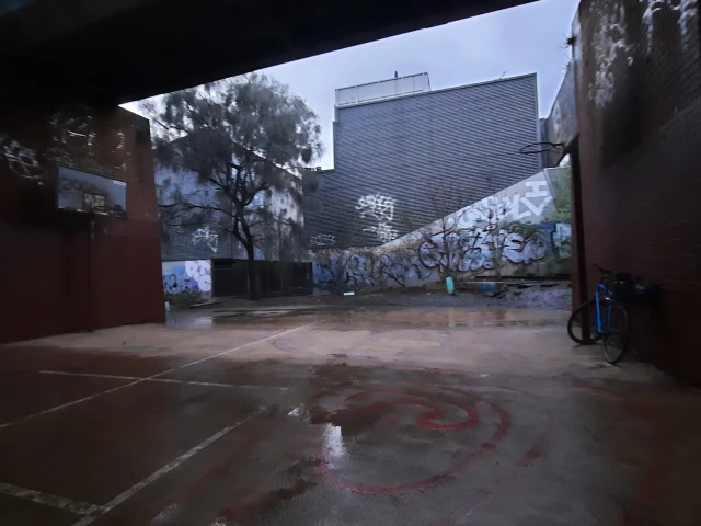 Profile of the basketball court Under-the-trainline-Courts, Northcote, Australia